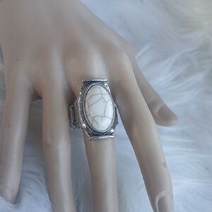 Paparazzi Silver Ring with Marble Cream Stone Strech